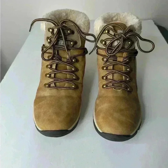OTHUME FEMME Lack Up Tan Boots with Fur. Size 11 - Picture 2 of 8